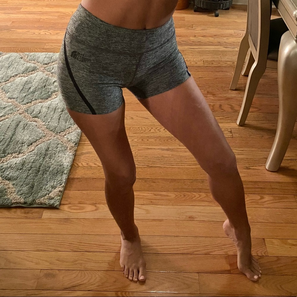 NWOT North Face spandex shorts - Picture 7 of 7